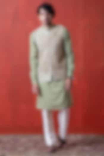 Green Silk Hand Embroidered Bundi Jacket Set by AYUSH JAIN at Pernia's Pop Up Shop