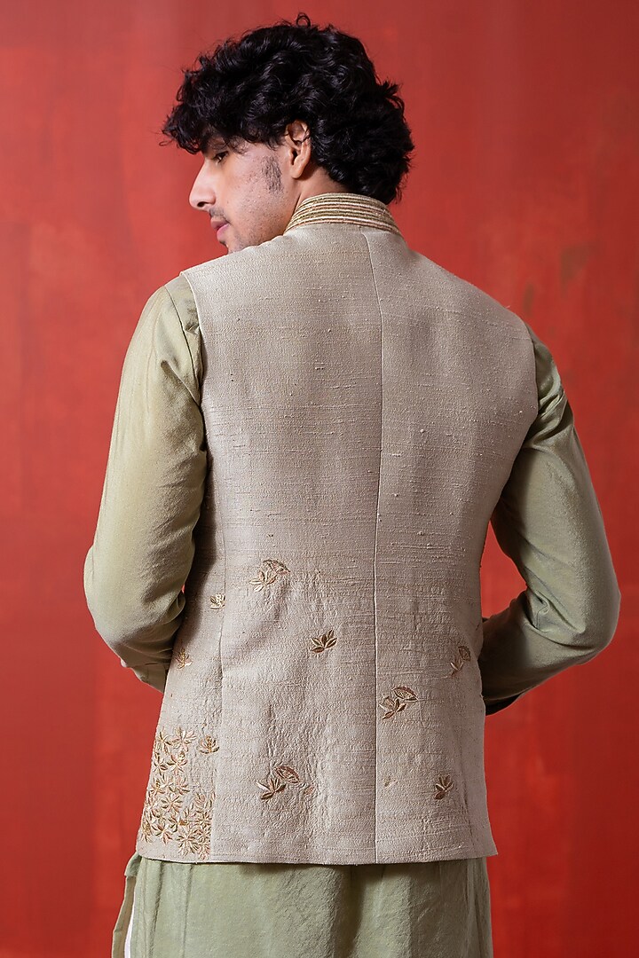 Green Silk Hand Embroidered Bundi Jacket Set by AYUSH JAIN at Pernia's Pop Up Shop