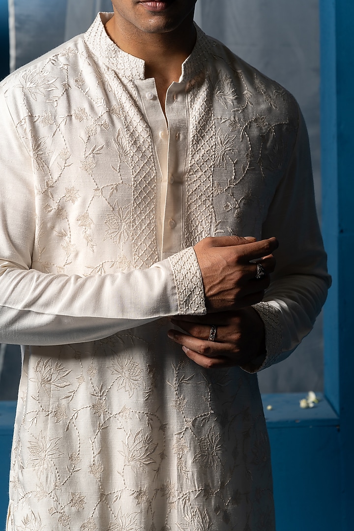 Off-White Cotton Silk Floral Jaal Embroidered Kurta With Stole by AYUSH JAIN at Pernia's Pop Up Shop