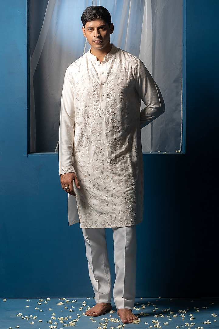 Off-White Cotton Silk Floral Jaal Embroidered Kurta With Stole by AYUSH JAIN at Pernia's Pop Up Shop