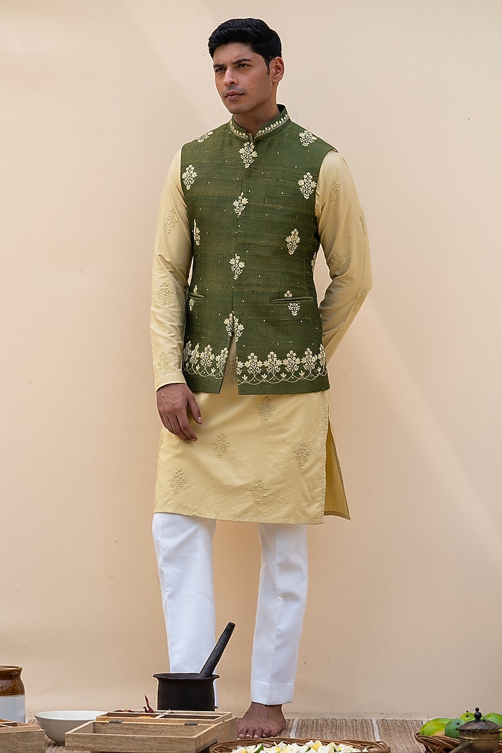 Green Silk & Cotton Silk Hand Embroidered Bundi Jacket Set by AYUSH JAIN at Pernia's Pop Up Shop