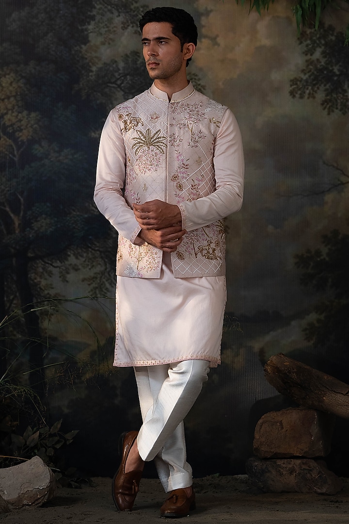 Blush Pink Silk Blend Hand Embroidered Bundi Jacket Set by AYUSH JAIN at Pernia's Pop Up Shop