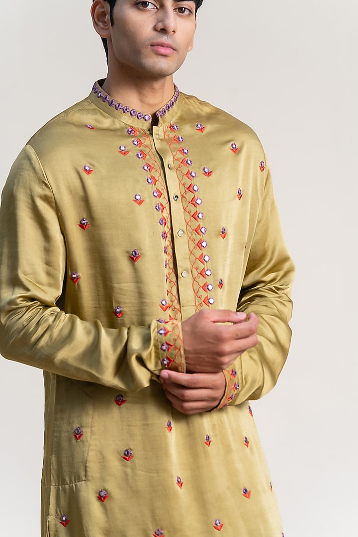 Mehendi Green Linen Satin Thread Embroidered Kurta by AYUSH JAIN at Pernia's Pop Up Shop