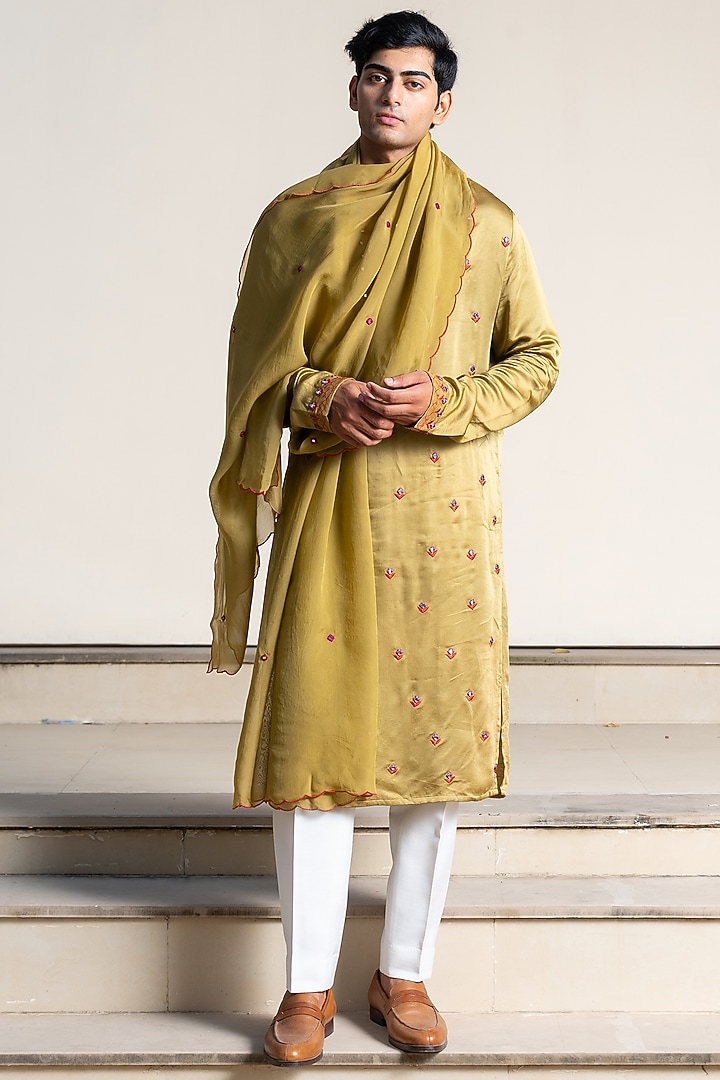 Mehendi Green Linen Satin Thread Embroidered Kurta by AYUSH JAIN at Pernia's Pop Up Shop