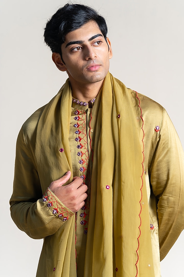 Mehendi Green Linen Satin Thread Embroidered Kurta by AYUSH JAIN at Pernia's Pop Up Shop