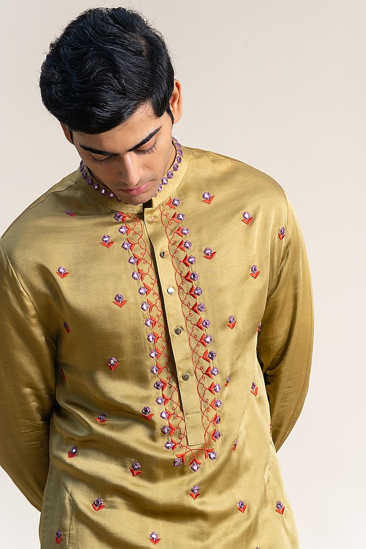 Mehendi Green Linen Satin Thread Embroidered Kurta by AYUSH JAIN at Pernia's Pop Up Shop