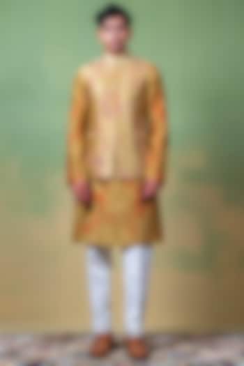 Green Raw Silk Thread Embroidered Bundi Jacket Set by AYUSH JAIN at Pernia's Pop Up Shop