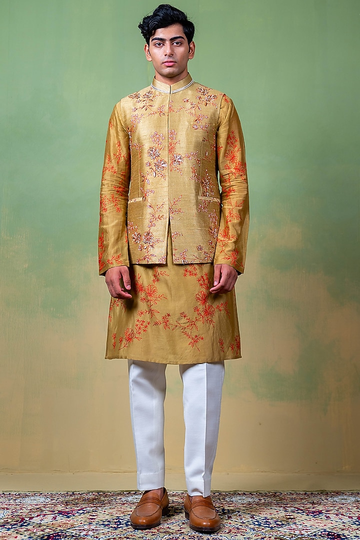 Green Raw Silk Thread Embroidered Bundi Jacket Set by AYUSH JAIN at Pernia's Pop Up Shop