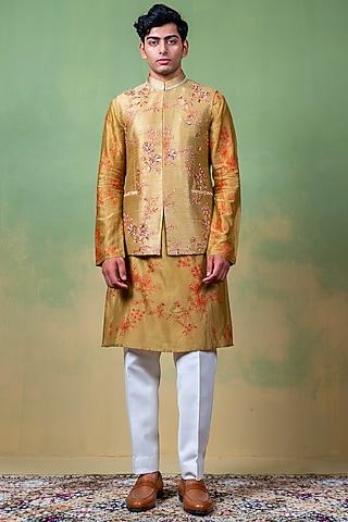 Green Raw Silk Thread Embroidered Bundi Jacket Set by AYUSH JAIN
