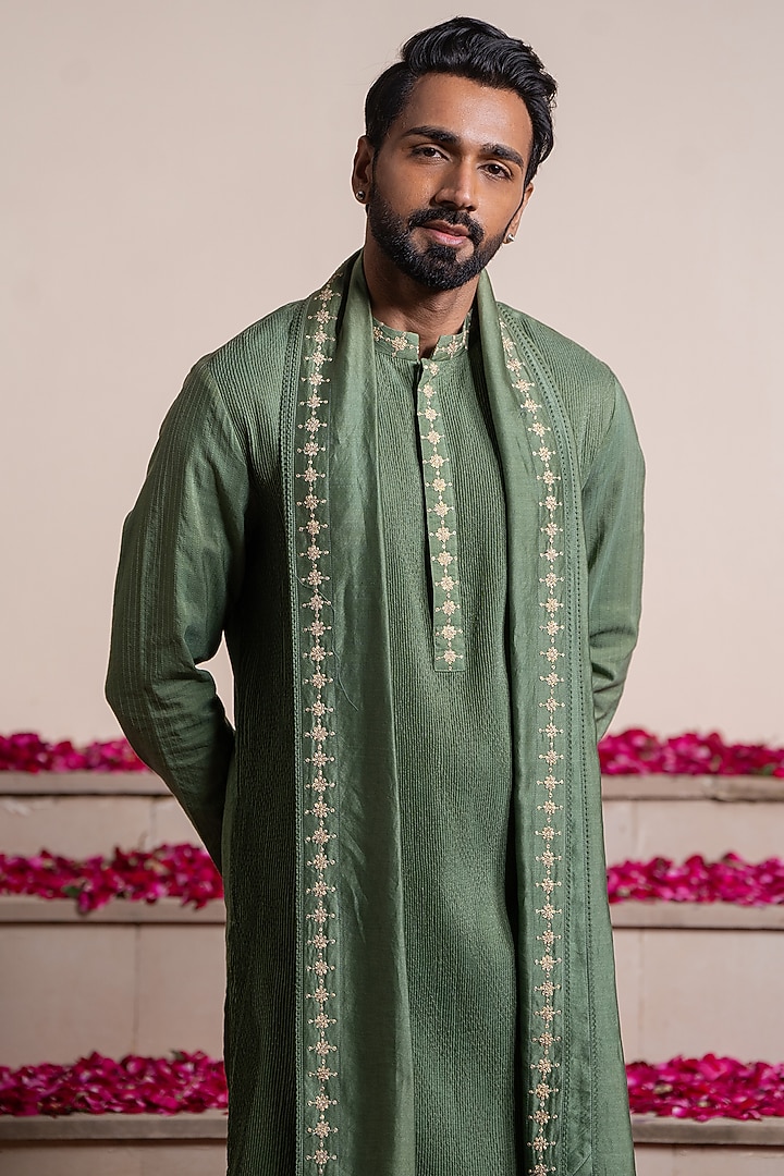 Green Cotton Silk Dori Work Kurta With Stole by AYUSH JAIN at Pernia's Pop Up Shop