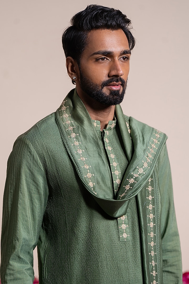 Green Cotton Silk Dori Work Kurta With Stole by AYUSH JAIN at Pernia's Pop Up Shop