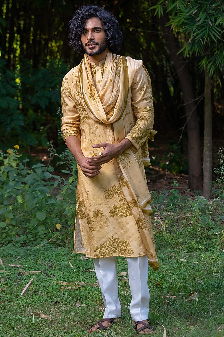 Yellowish-Green Cotton Silk Digital Printed Kurta With Stole by AYUSH JAIN at Pernia's Pop Up Shop