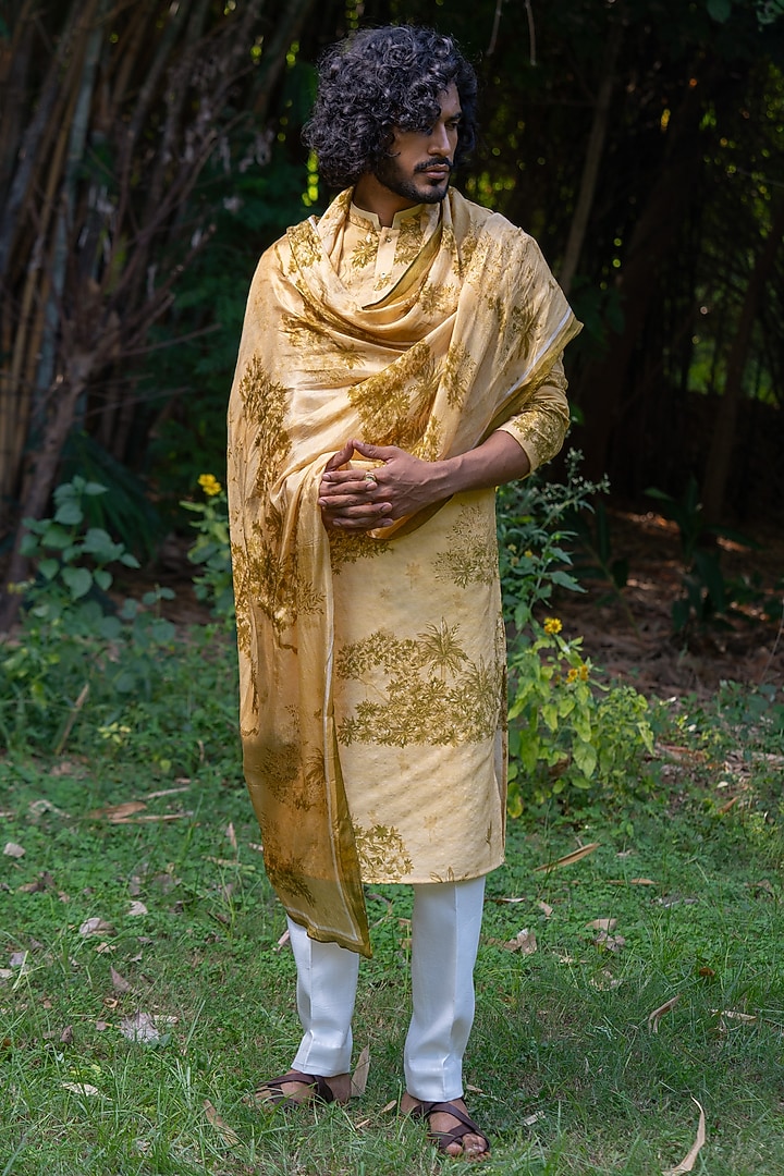 Yellowish-Green Cotton Silk Digital Printed Kurta With Stole by AYUSH JAIN at Pernia's Pop Up Shop