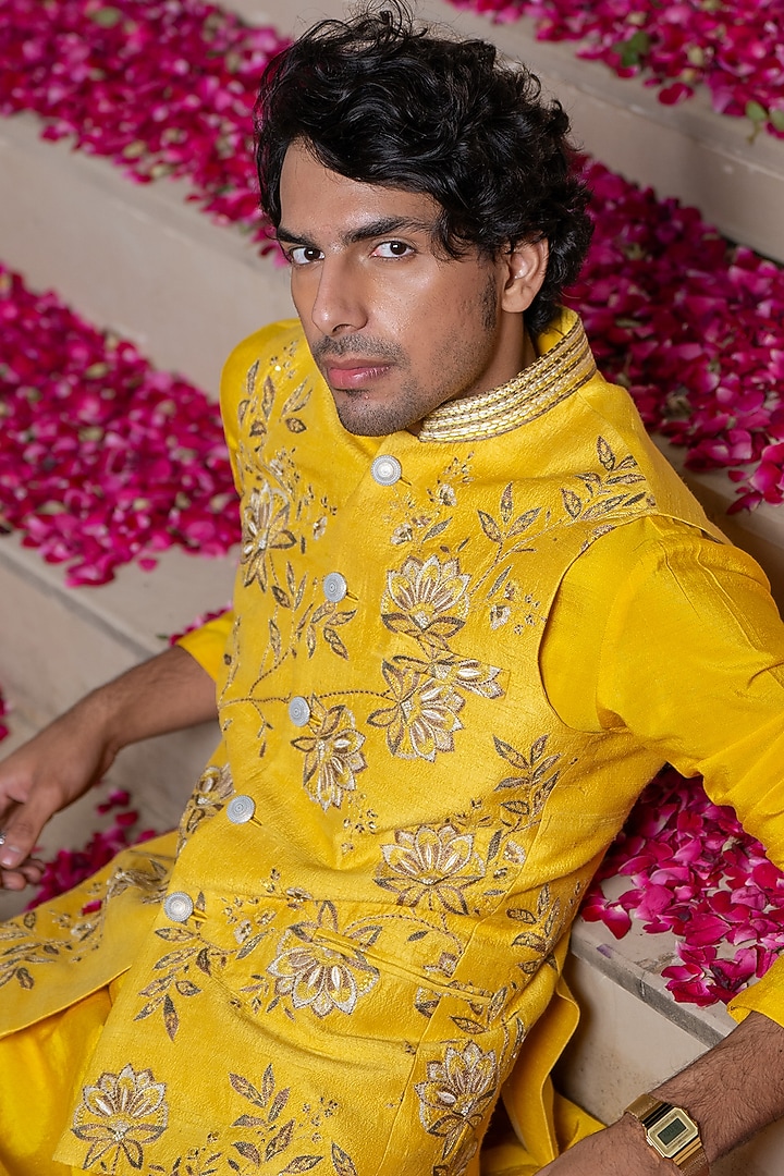 Yellow Silk Hand Embellished Bundi Jacket With Kurta by AYUSH JAIN at Pernia's Pop Up Shop