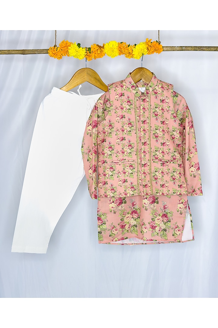 Peach Cotton Floral Printed Bundi Jacket Set For Boys by Baby Wagon