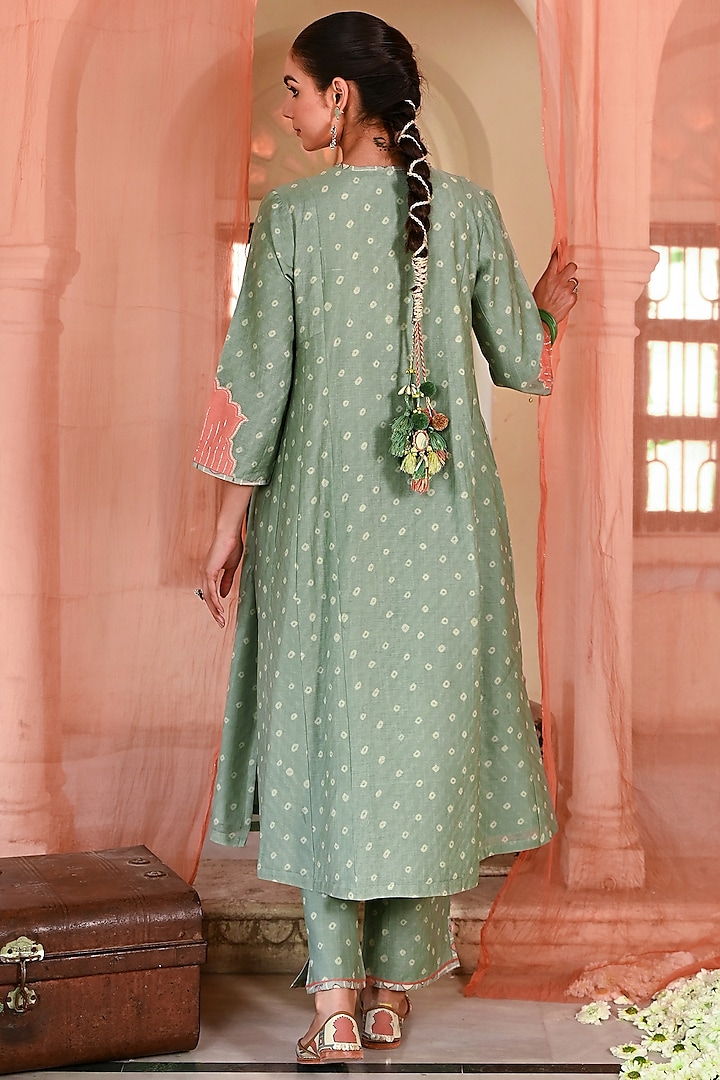 Green Chanderi Patchwork & Floral Embellished Kurta Set by Baise Gaba at Pernia's Pop Up Shop