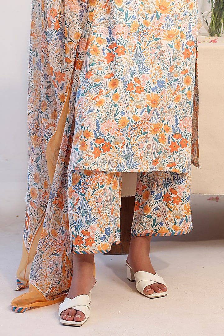 Off-White Rayon Moss Floral Printed Straight Kurta Set by Baise Gaba at Pernia's Pop Up Shop