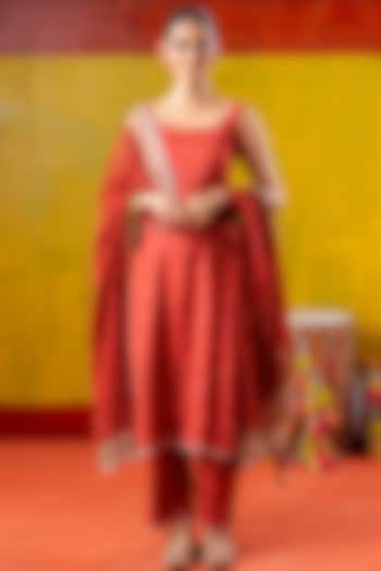 Red Muslin Kurta Set by Baise Gaba at Pernia's Pop Up Shop