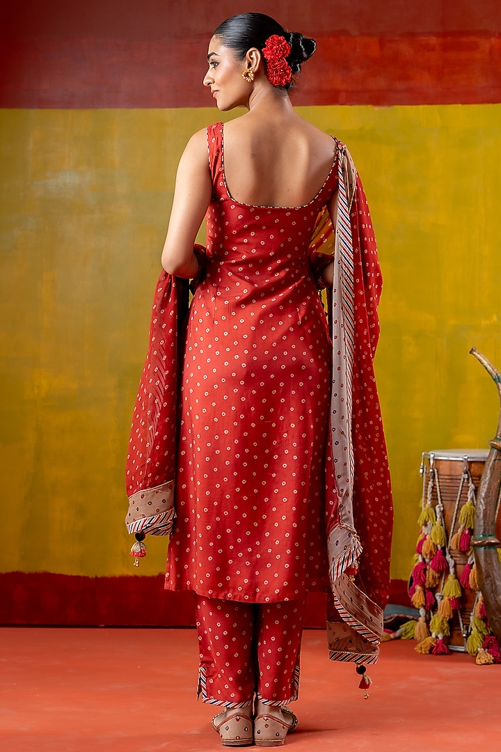 Red Muslin Kurta Set by Baise Gaba at Pernia's Pop Up Shop