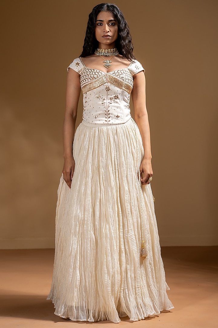 Off-White Chanderi Wrinkled Skirt Set by Baise Gaba at Pernia's Pop Up Shop