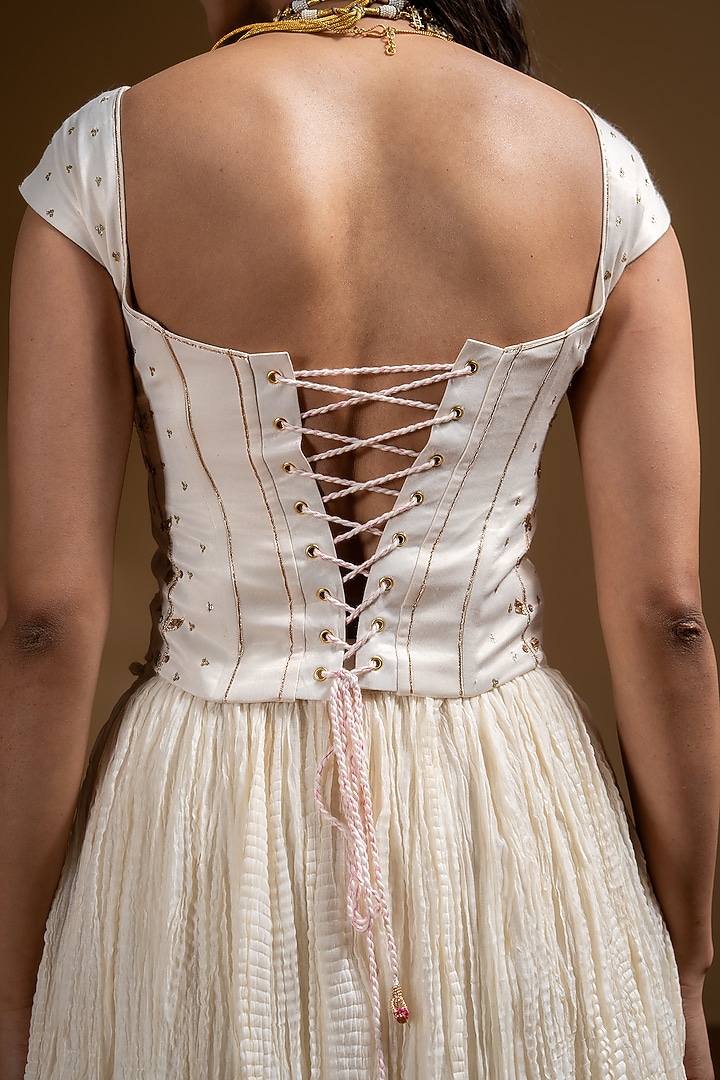 Off-White Chanderi Wrinkled Skirt Set by Baise Gaba at Pernia's Pop Up Shop