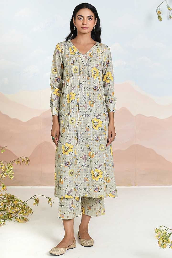 Green Cotton Printed & Hand Embroidered Kurta Set by Baise Gaba at Pernia's Pop Up Shop