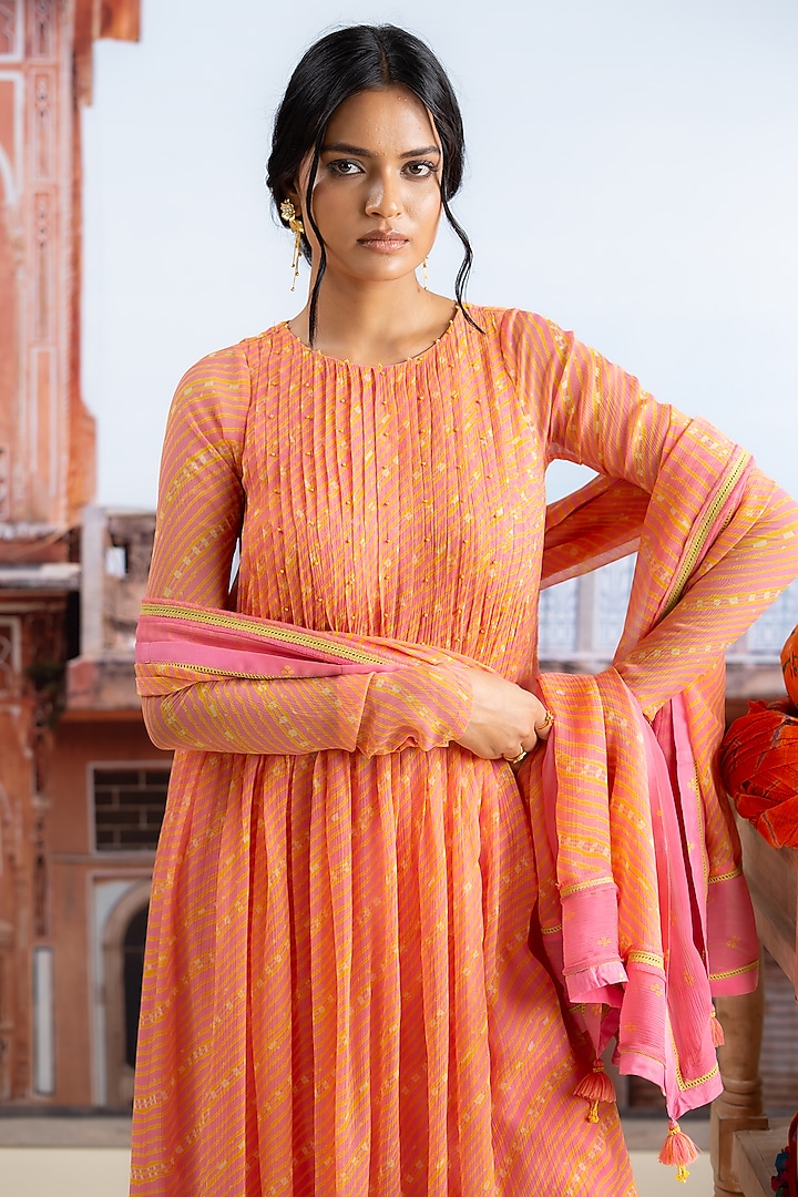 Fuchsia Pink Chiffon Leheriya Printed Kurta Set by Baise Gaba at Pernia's Pop Up Shop