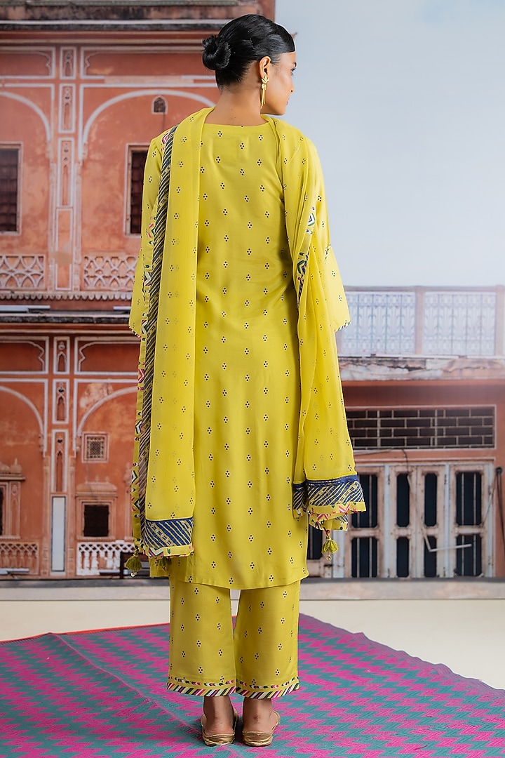 Lime Yellow Muslin Kurta Set by Baise Gaba at Pernia's Pop Up Shop