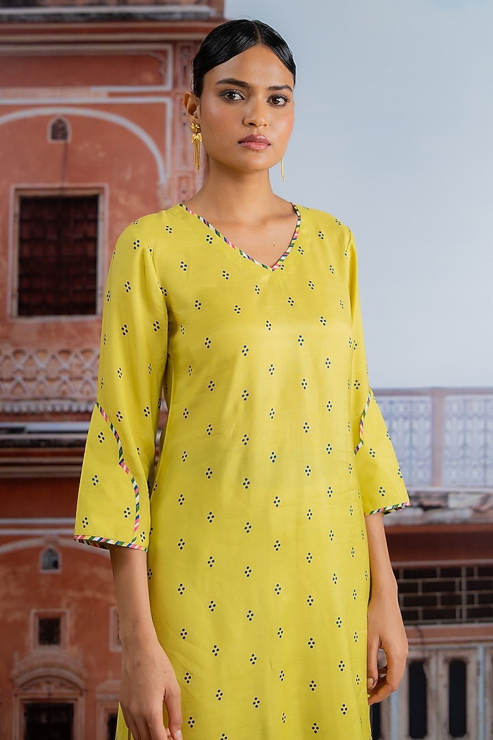 Lime Yellow Muslin Kurta Set by Baise Gaba at Pernia's Pop Up Shop