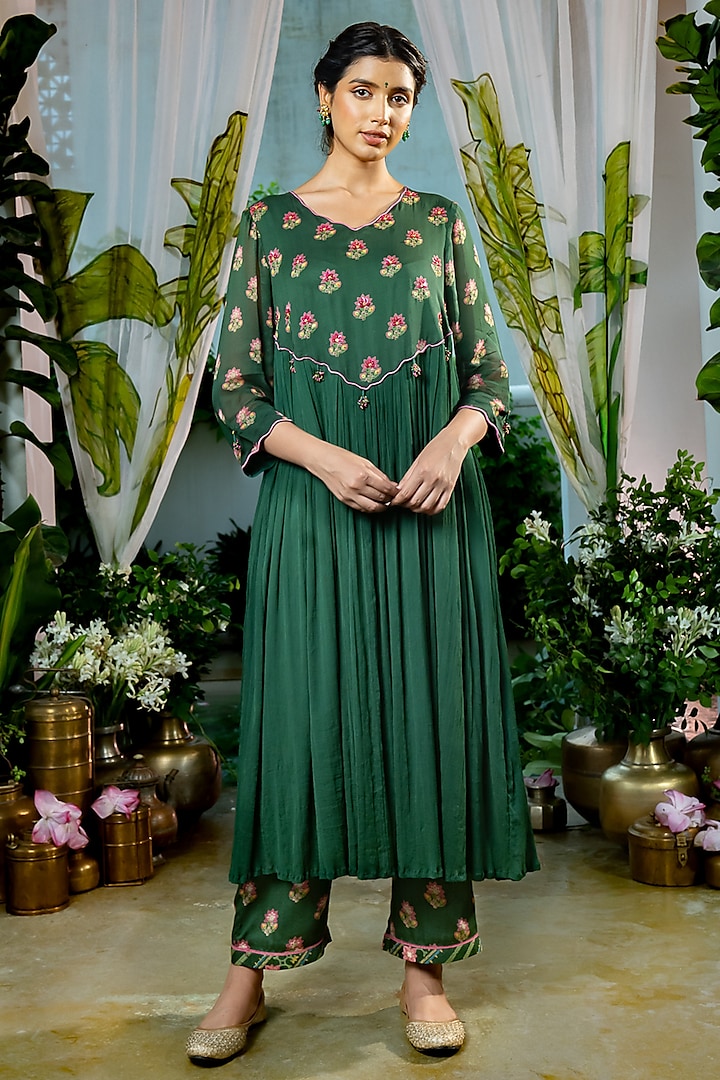 Green Georgette Boota Printed Kurta Set by Baise Gaba at Pernia's Pop Up Shop