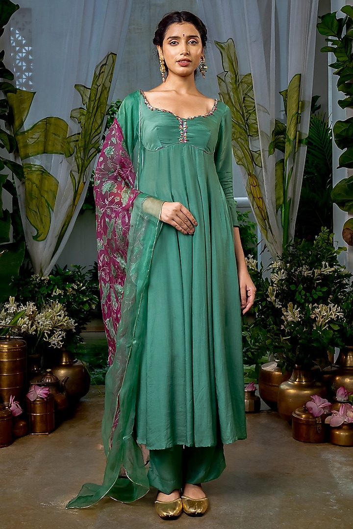 Green Crepe Handwork Kurta Set by Baise Gaba at Pernia's Pop Up Shop