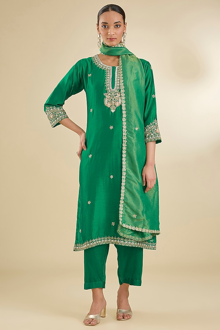 Green Chanderi Silk Dabka & Sequins Embroidered Kurta Set by Baidehi at Pernia's Pop Up Shop