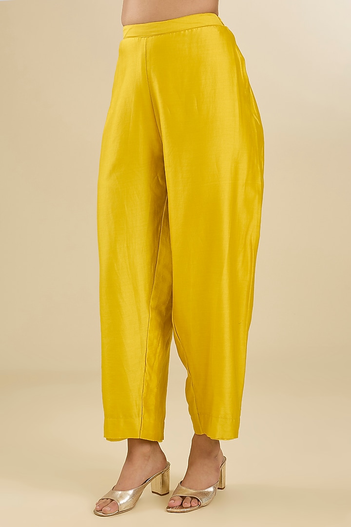 Mustard Chanderi Silk Pearl & Dabka Embroidered Kurta Set by Baidehi at Pernia's Pop Up Shop