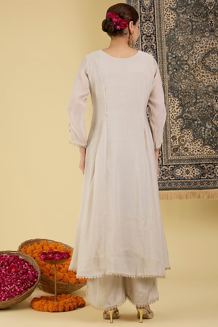 Soft Grey Mal Chanderi Floral Embroidered Kurta Set by Baidehi at Pernia's Pop Up Shop