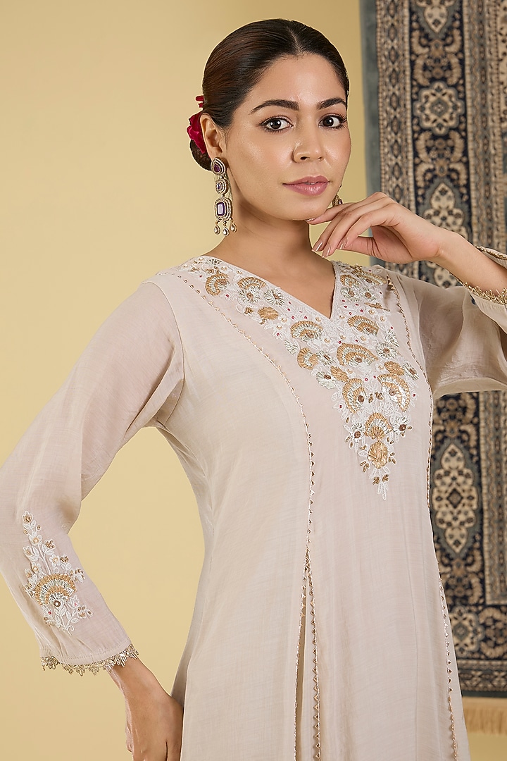 Soft Grey Mal Chanderi Floral Embroidered Kurta Set by Baidehi at Pernia's Pop Up Shop