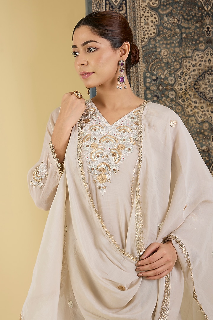 Soft Grey Mal Chanderi Floral Embroidered Kurta Set by Baidehi at Pernia's Pop Up Shop