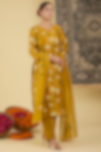 Mustard Pure Chanderi Floral Embroidered Kurta Set by Baidehi at Pernia's Pop Up Shop