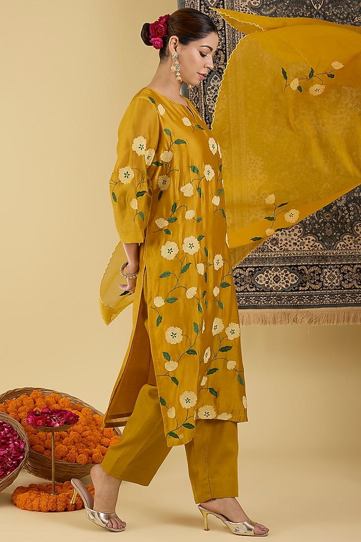 Mustard Pure Chanderi Floral Embroidered Kurta Set by Baidehi at Pernia's Pop Up Shop