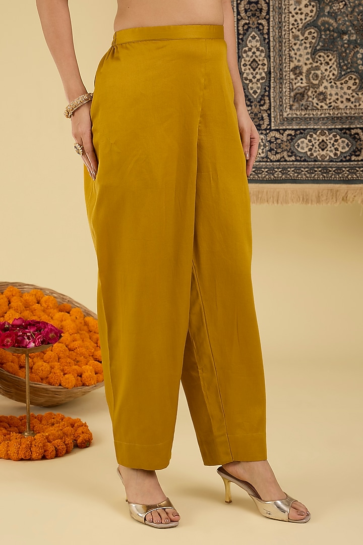 Mustard Pure Chanderi Floral Embroidered Kurta Set by Baidehi at Pernia's Pop Up Shop