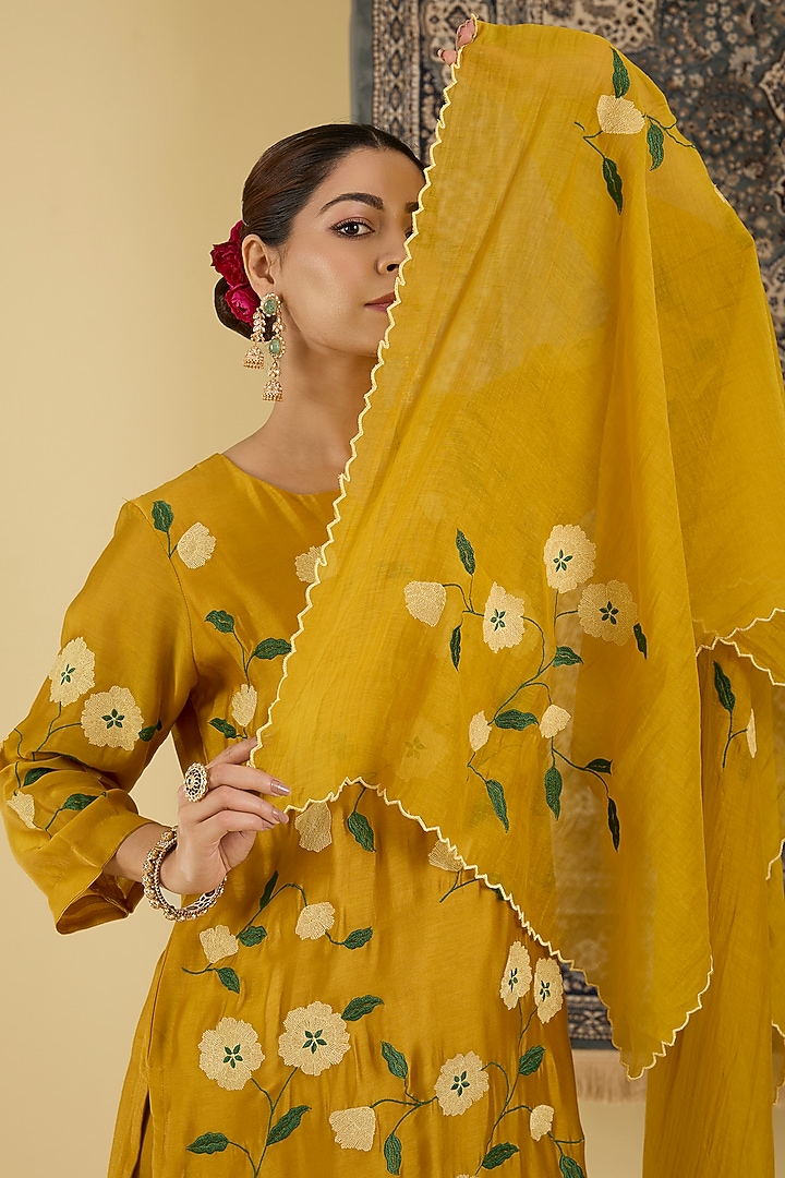 Mustard Pure Chanderi Floral Embroidered Kurta Set by Baidehi at Pernia's Pop Up Shop