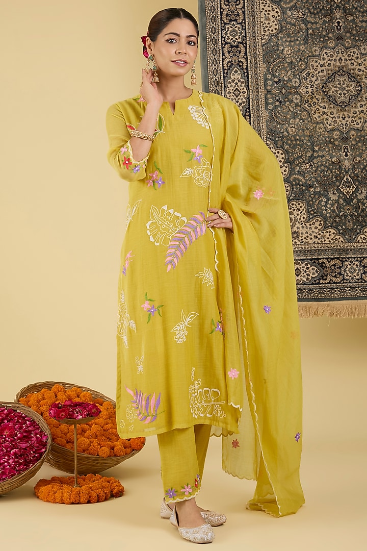 Lemon Yellow Mal Chanderi Floral Embroidered Kurta Set by Baidehi at Pernia's Pop Up Shop