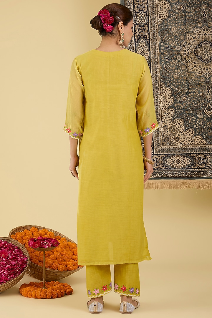 Lemon Yellow Mal Chanderi Floral Embroidered Kurta Set by Baidehi at Pernia's Pop Up Shop