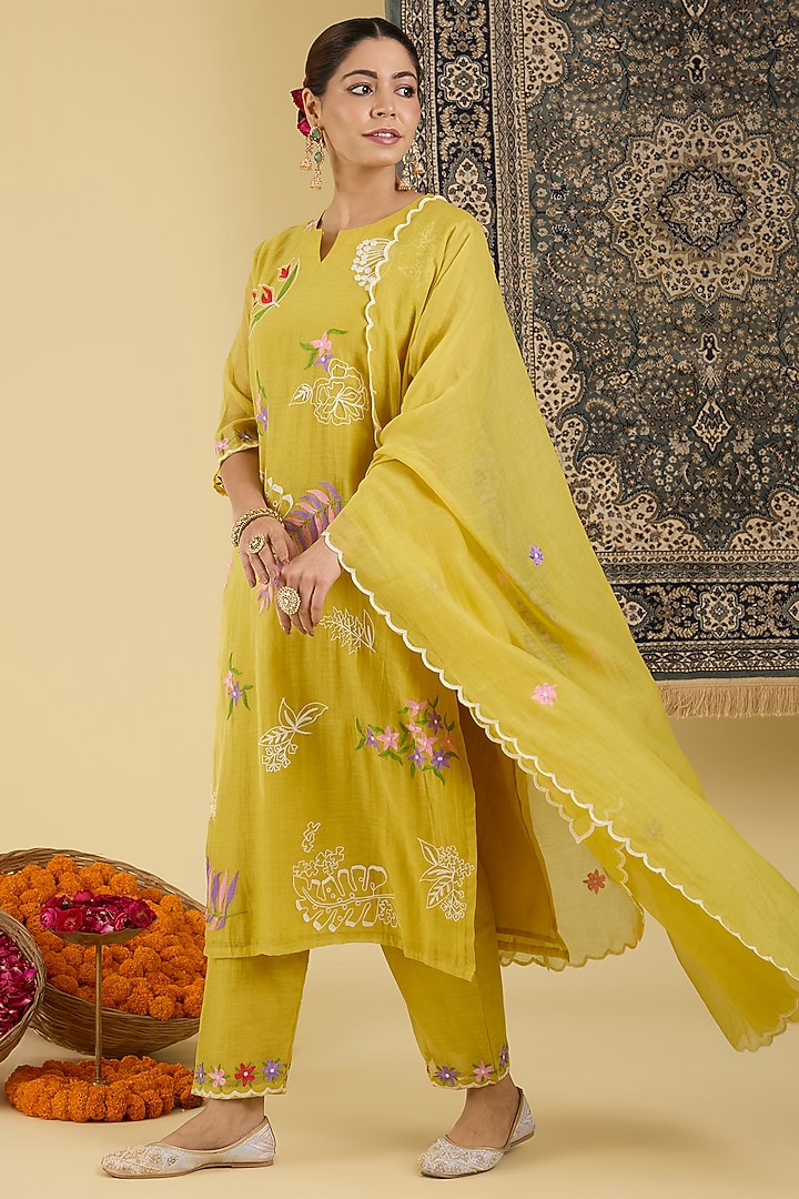 Lemon Yellow Mal Chanderi Floral Embroidered Kurta Set by Baidehi at Pernia's Pop Up Shop