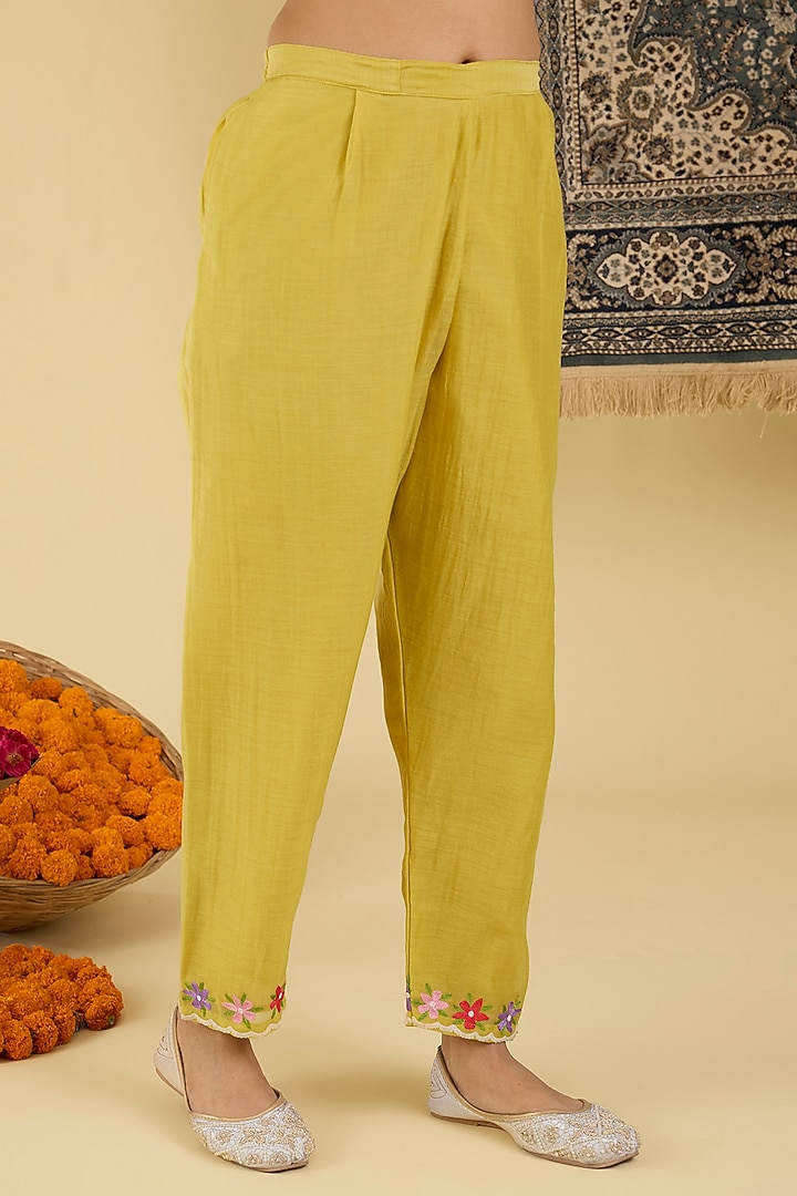 Lemon Yellow Mal Chanderi Floral Embroidered Kurta Set by Baidehi at Pernia's Pop Up Shop