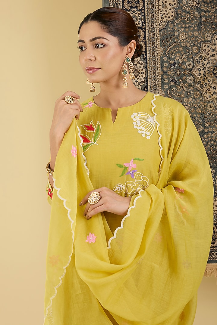Lemon Yellow Mal Chanderi Floral Embroidered Kurta Set by Baidehi at Pernia's Pop Up Shop