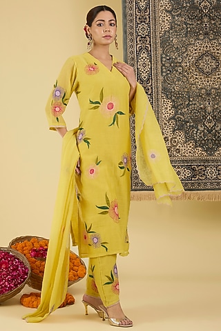 Lemon Yellow Mal Chanderi Floral Embroidered Kurta Set by Baidehi