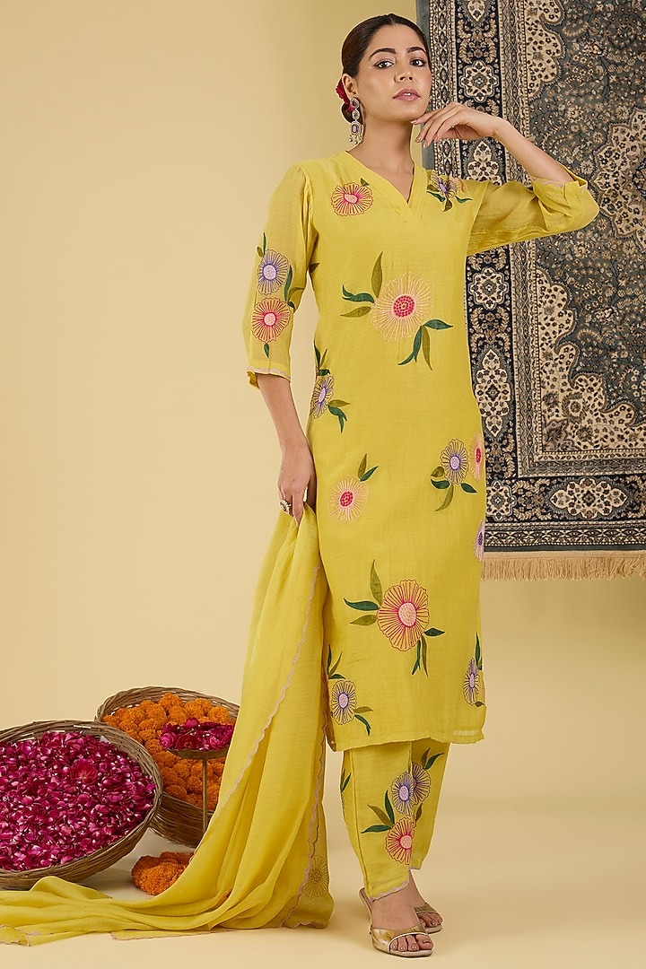 Lemon Yellow Mal Chanderi Floral Embroidered Kurta Set by Baidehi at Pernia's Pop Up Shop