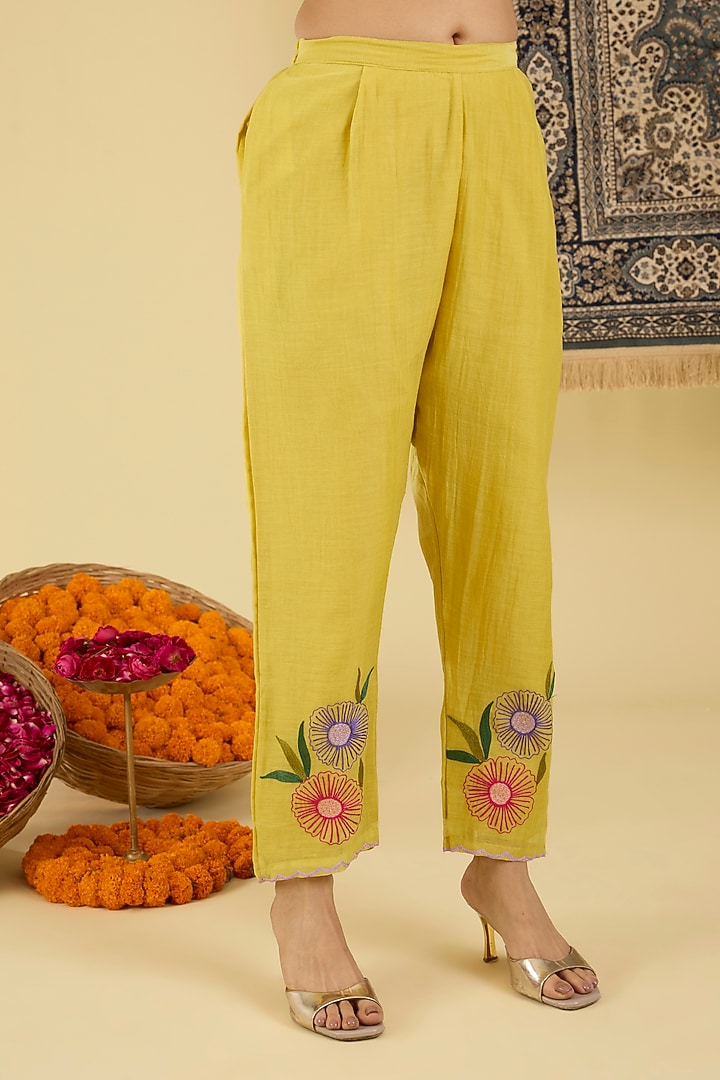 Lemon Yellow Mal Chanderi Floral Embroidered Kurta Set by Baidehi at Pernia's Pop Up Shop