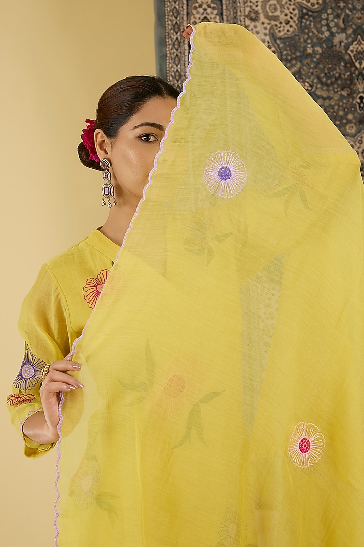 Lemon Yellow Mal Chanderi Floral Embroidered Kurta Set by Baidehi at Pernia's Pop Up Shop