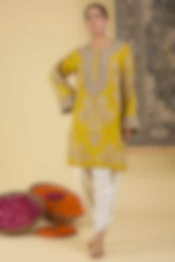 Mustard Yellow Bemberg Silk Embroidered Kurta Set by Baidehi at Pernia's Pop Up Shop